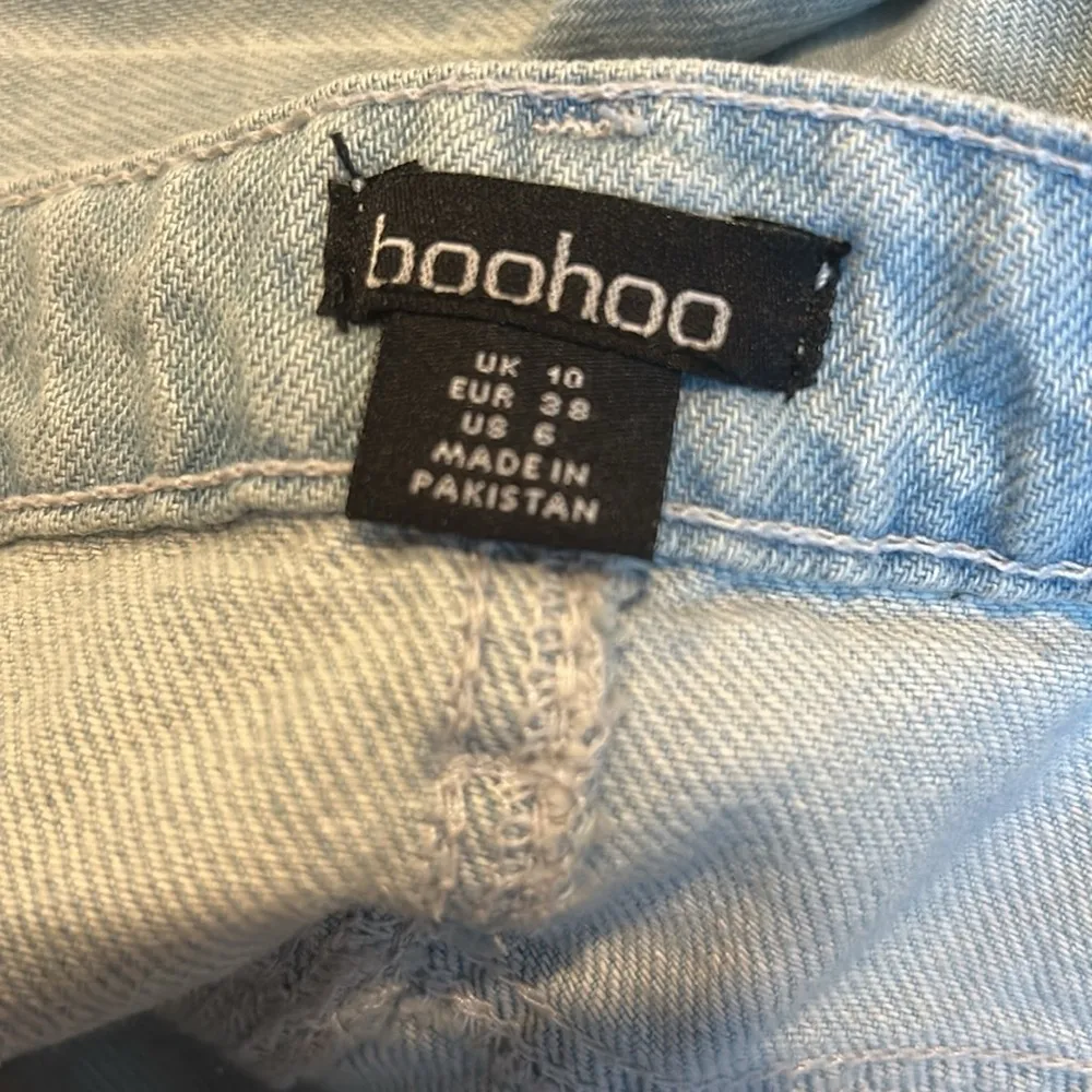 BOOHOO denim skirt with deep slit - Image 5