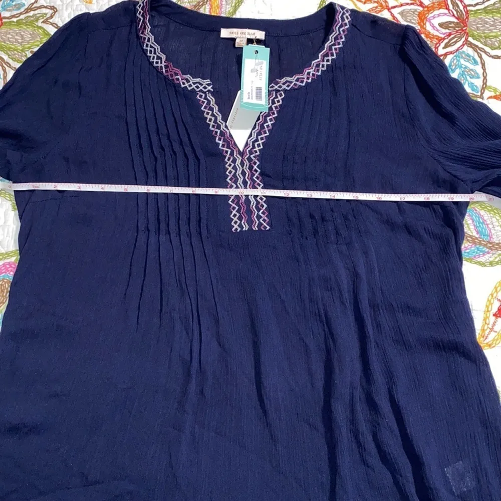 Skies Are Blue medium embroidered v-neck top - Image 6