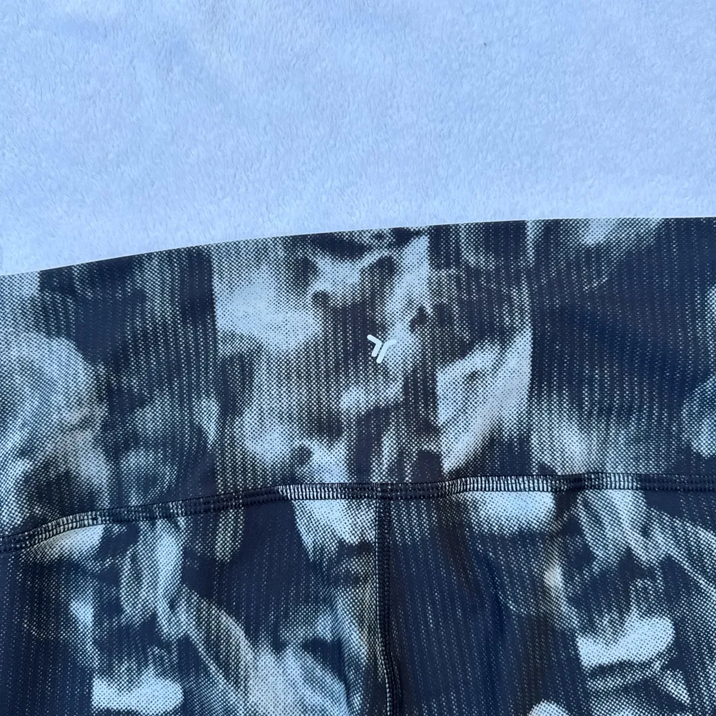 OLD NAVY ACTIVE  powersoft  women’s  size M - Image 3