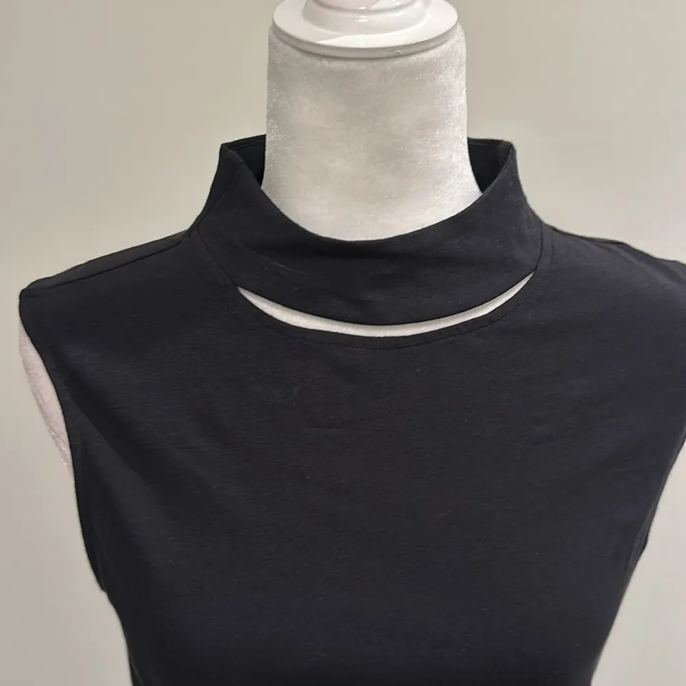 NWT Nic + Zoe Knit Top With Cutout Sz M - Image 2