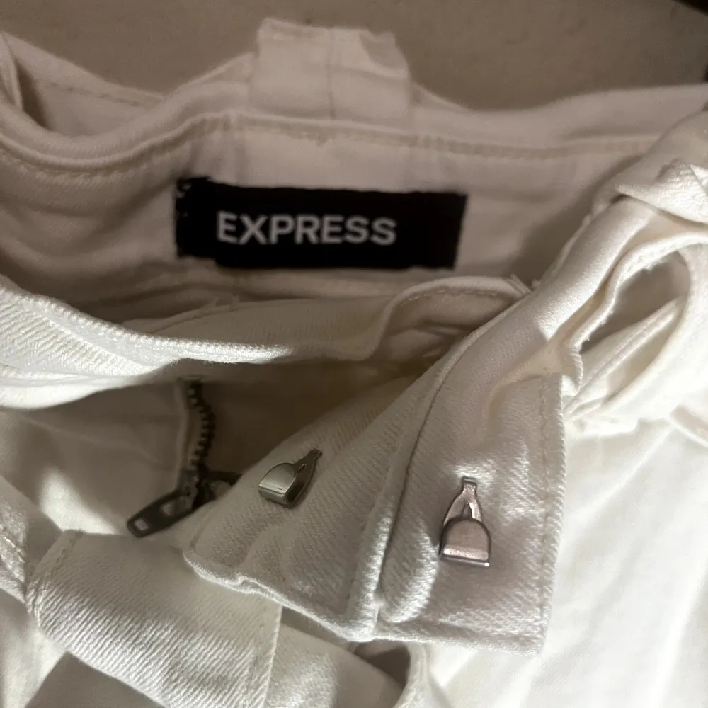 Express Shortie Shorts Sz 14 Extreme High Rise Paperbag Ivory Cream Belted - Image 4