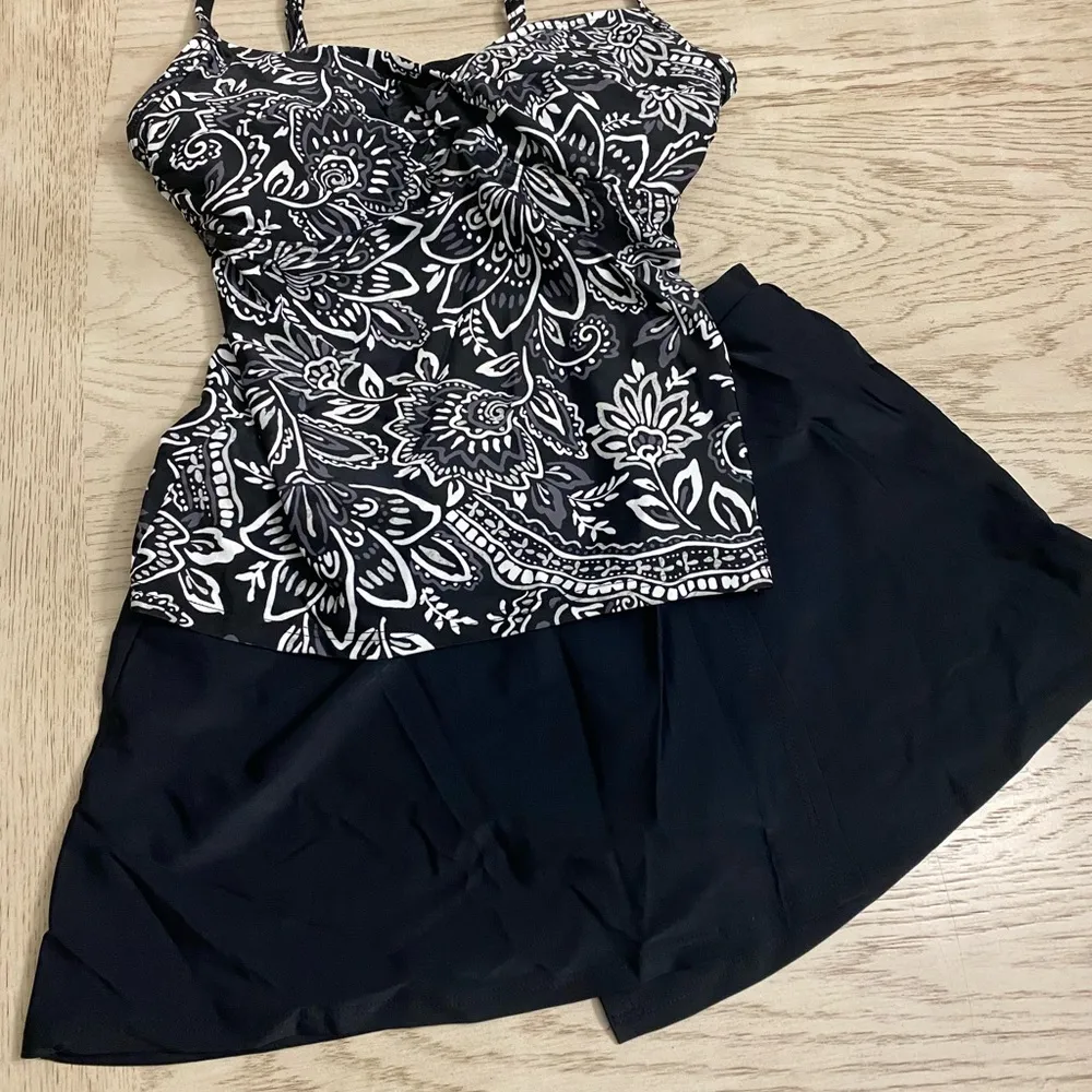 Croft & Barrow Black and White Two Piece Swimsuit - Image 2