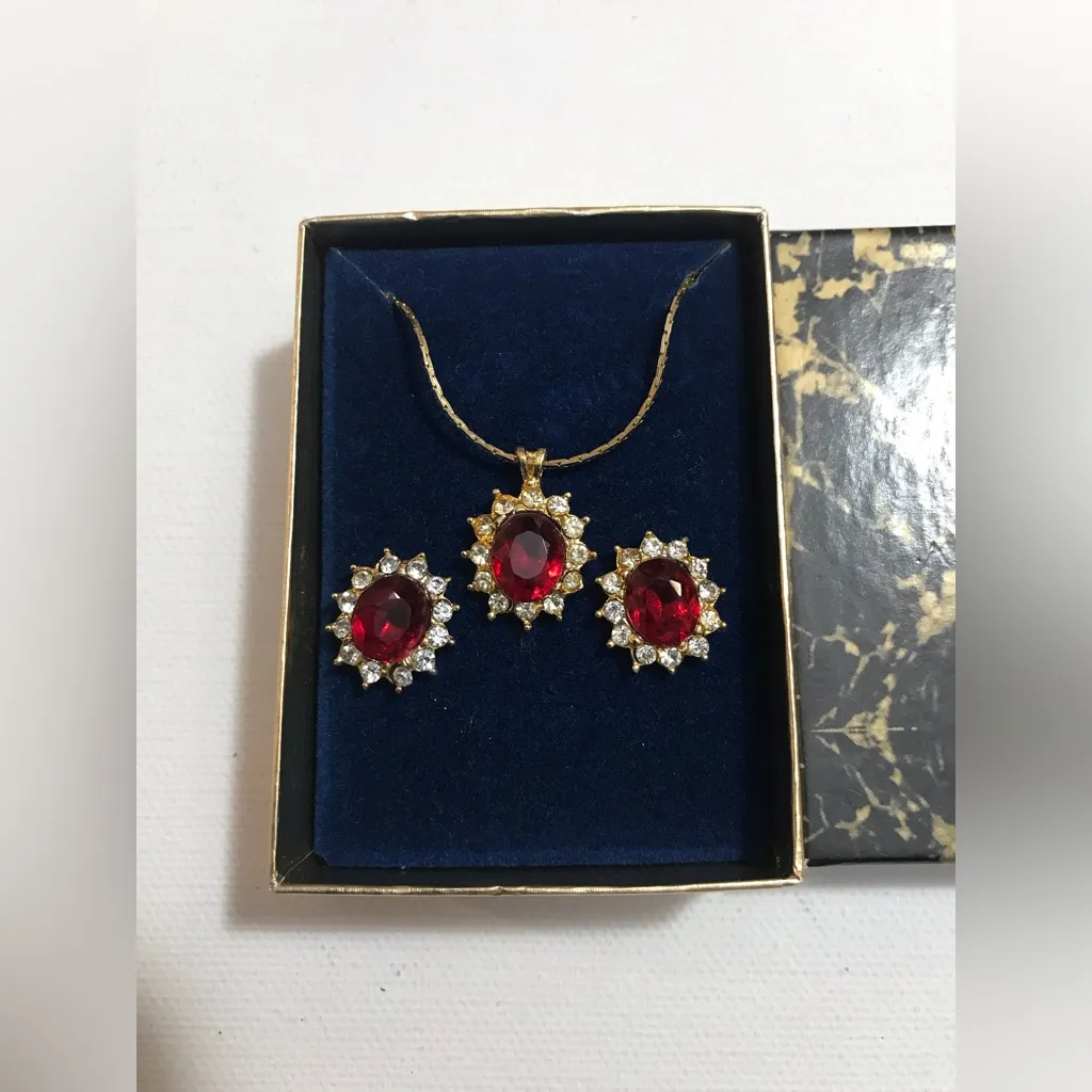 Vintage Gold Tone Red White Crystal Floral Necklace Earrings Jewelry Set 18 inch - Image 2