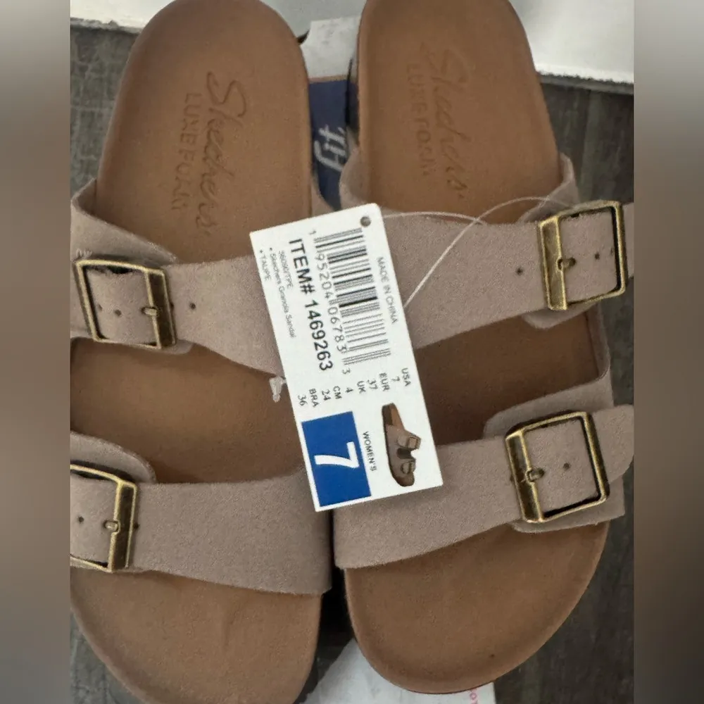 NEW Skechers Relaxed Fit Luxe Foam Womens Slide Buckle Sandals Taupe Granola 7 - Image 2