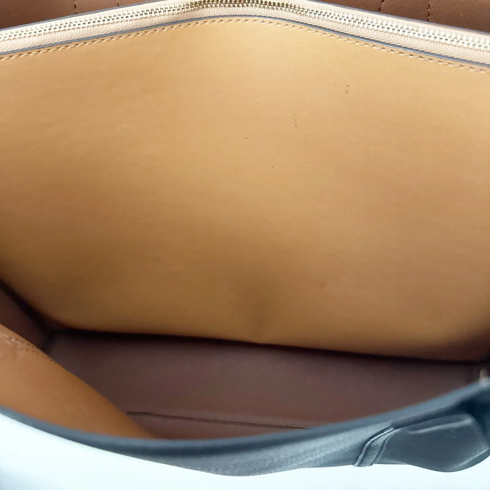 TORY BURCH | Perry 3 Compartment Tote Black Tan Interior Red Logo Charm Gold - Image 9