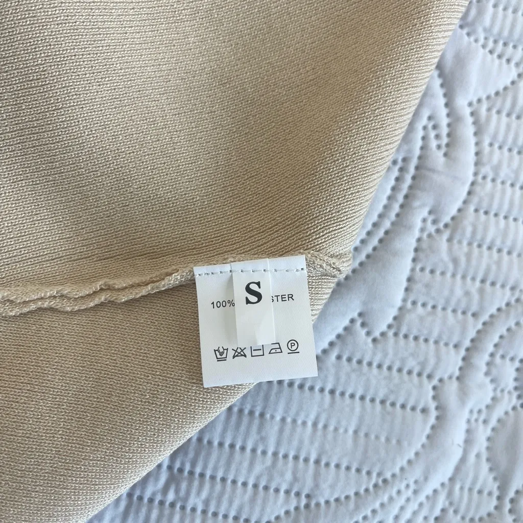 NWOT KNITTED BUTTONED VEST IN CREAM COLOR S - Image 11