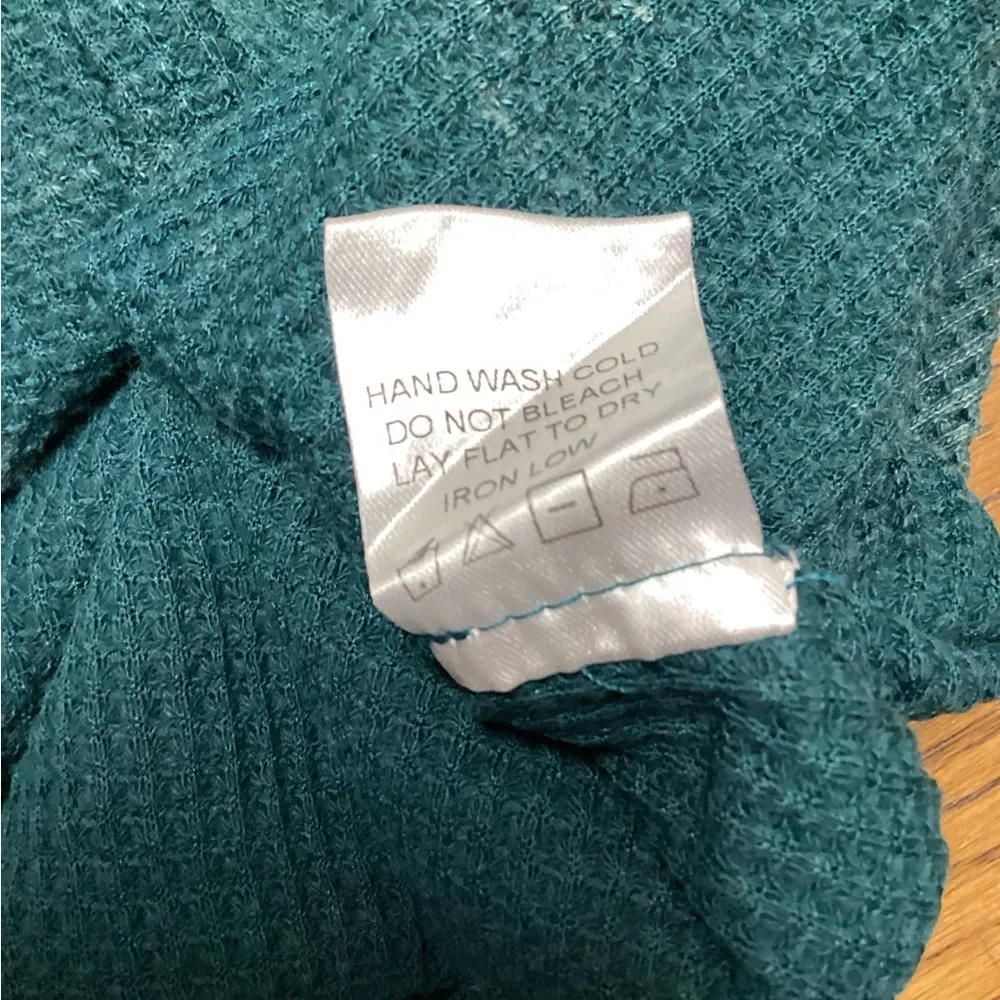 White Birch mineral wash waffle knit pullover. Size Medium - Image 6