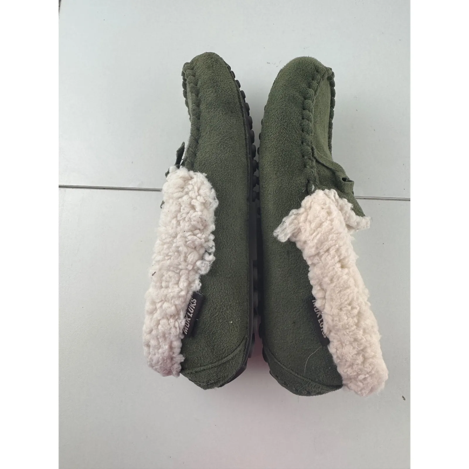 MUK LUKS Jaylah Size 7 Olive Green Faux Suede Sherpa Lined Moccasin‎ Slippers - Image 6