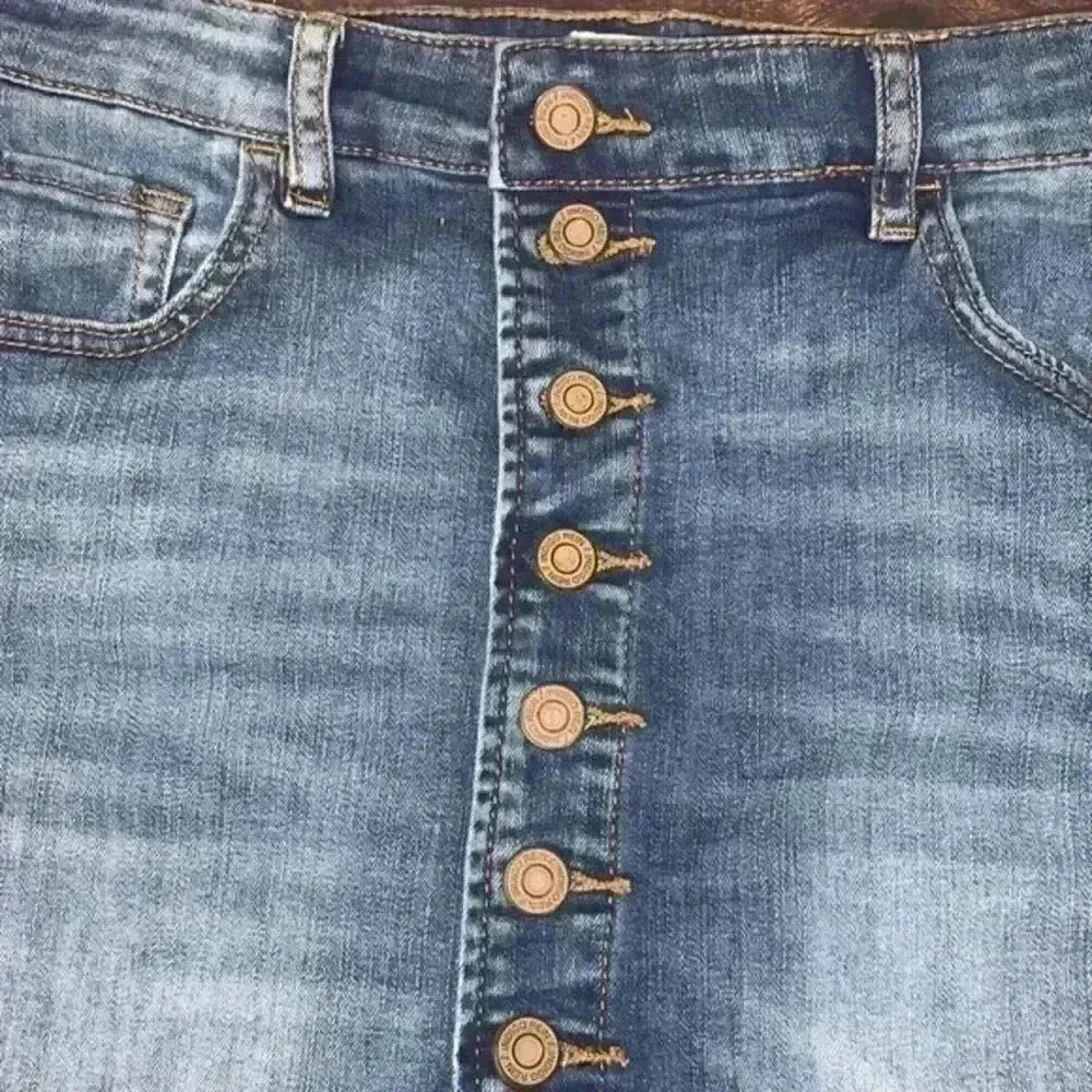 Indigo Rein  button down mini denim skirt size 7 - Image 3