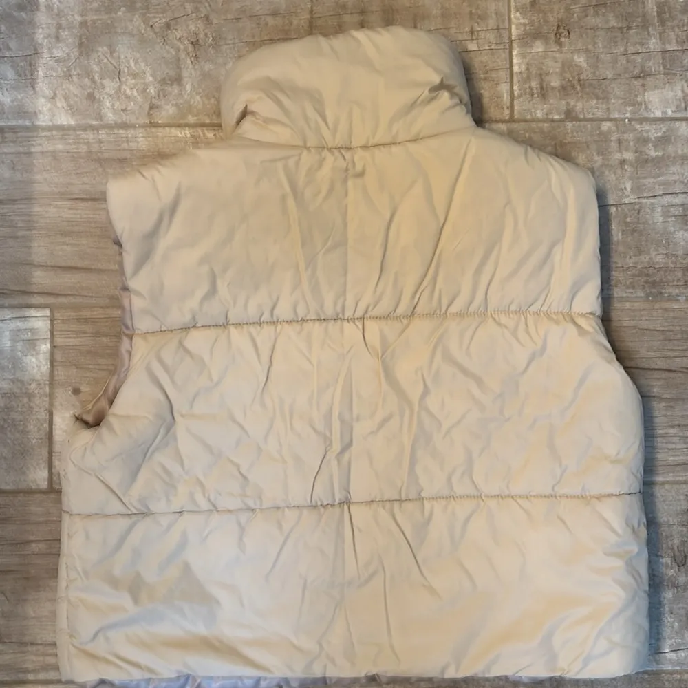 Shein Beige Puffer Vest - Image 2