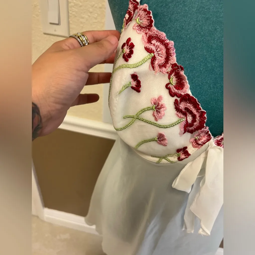 Vintage Delicates White‎ Silky Sheer Nylon Nightgown XL Floral Embroidery - Image 4