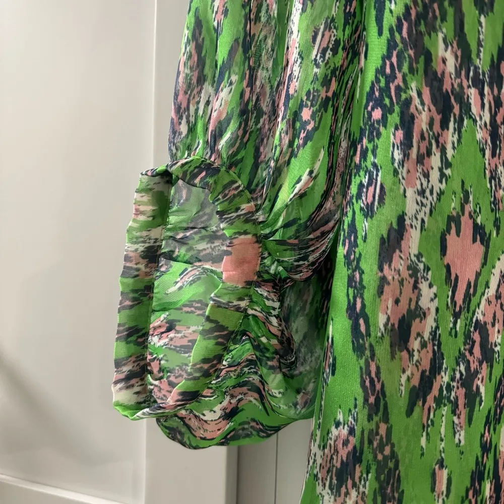 Ya Los‎ Angeles Silk Blend Sheer Button Up Blouse with Tie at Neck Green Print - Image 4