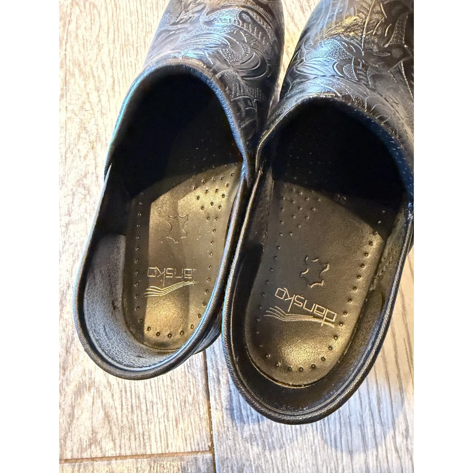 Dansko Tooled Leather Clogs Size 38 size 7.5 8 Mules Womens Professional Shoes - Image 8