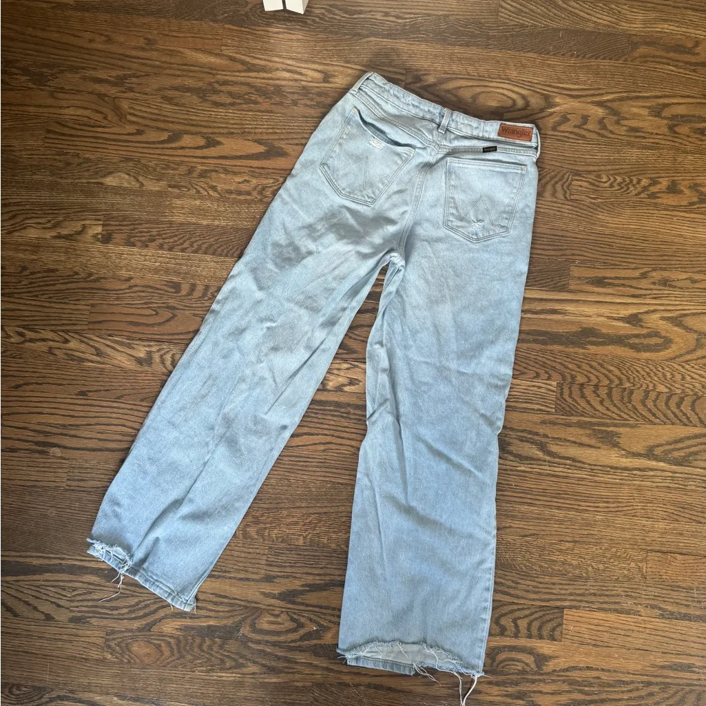 Wrangler Women's High-Rise Loose Fit jean light wash baggy denim pants - Image 6