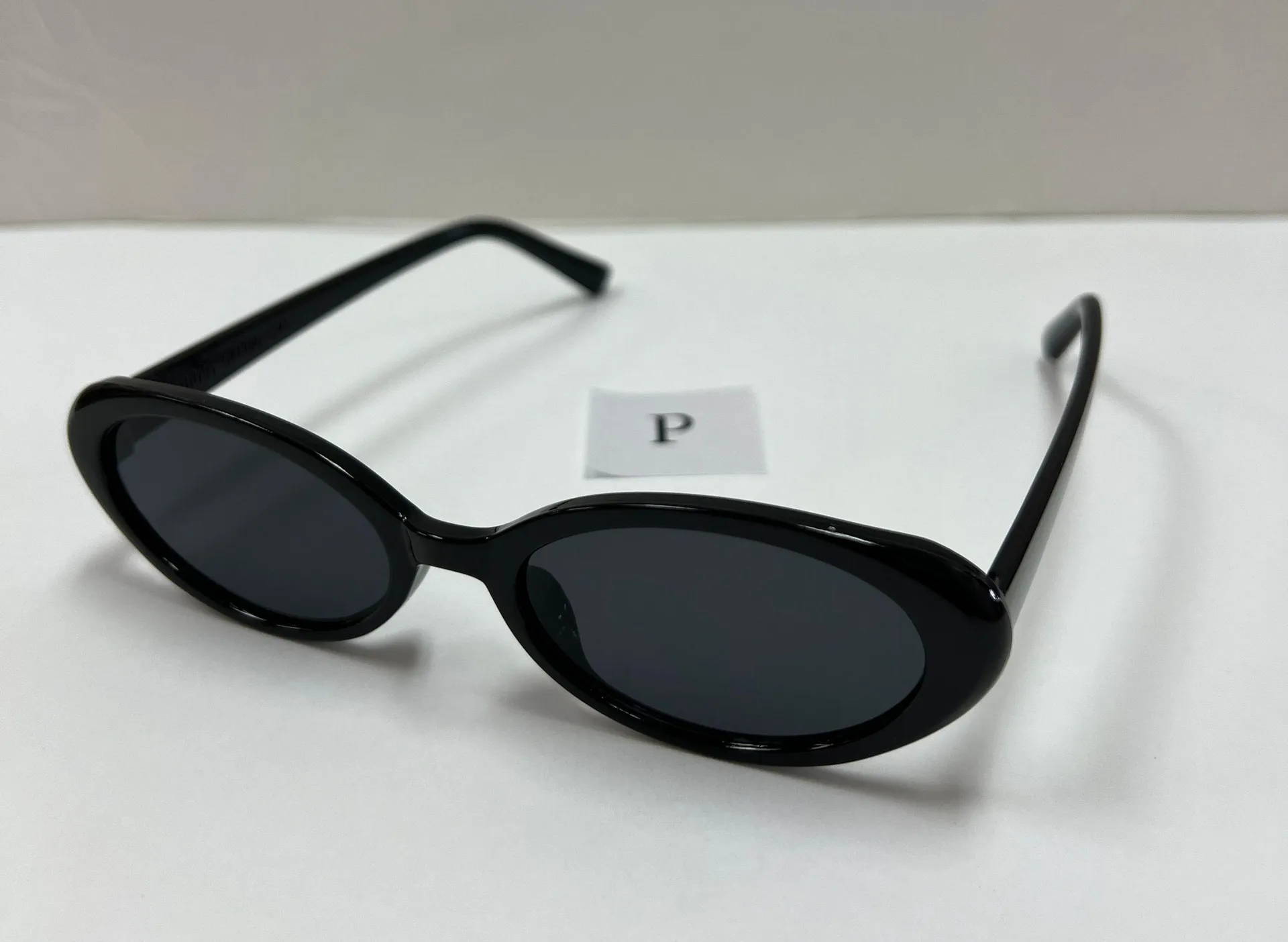 90s Black Oval Sunglasses - Image 2
