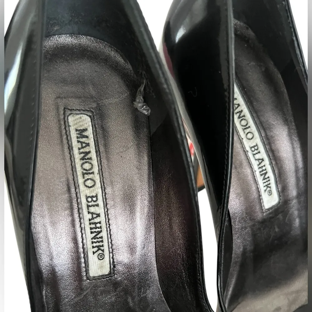 Manolo Blahnik Black Patent Leather Heels with Buckle - Image 10
