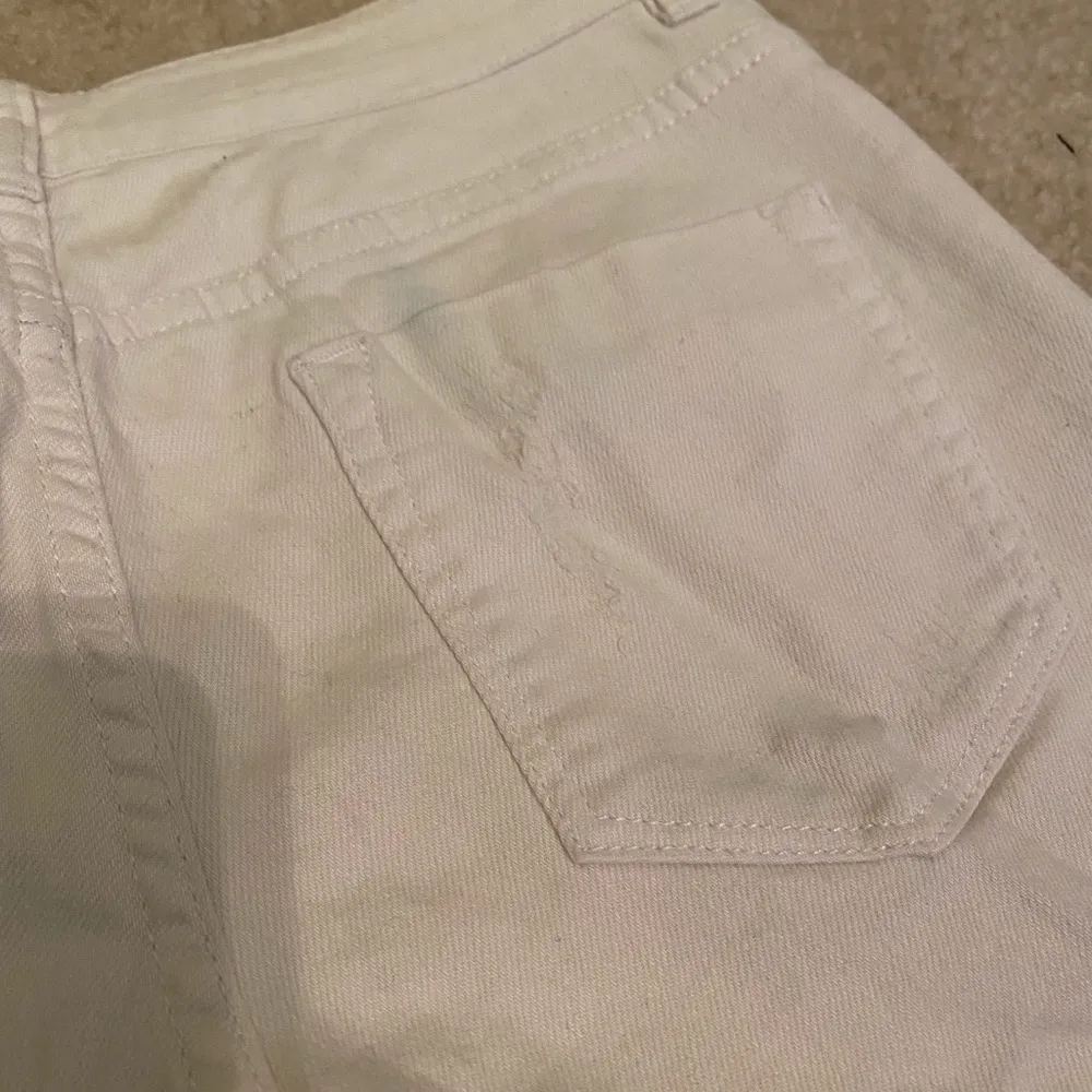 Levi's Women white demin short jeans - Image 8