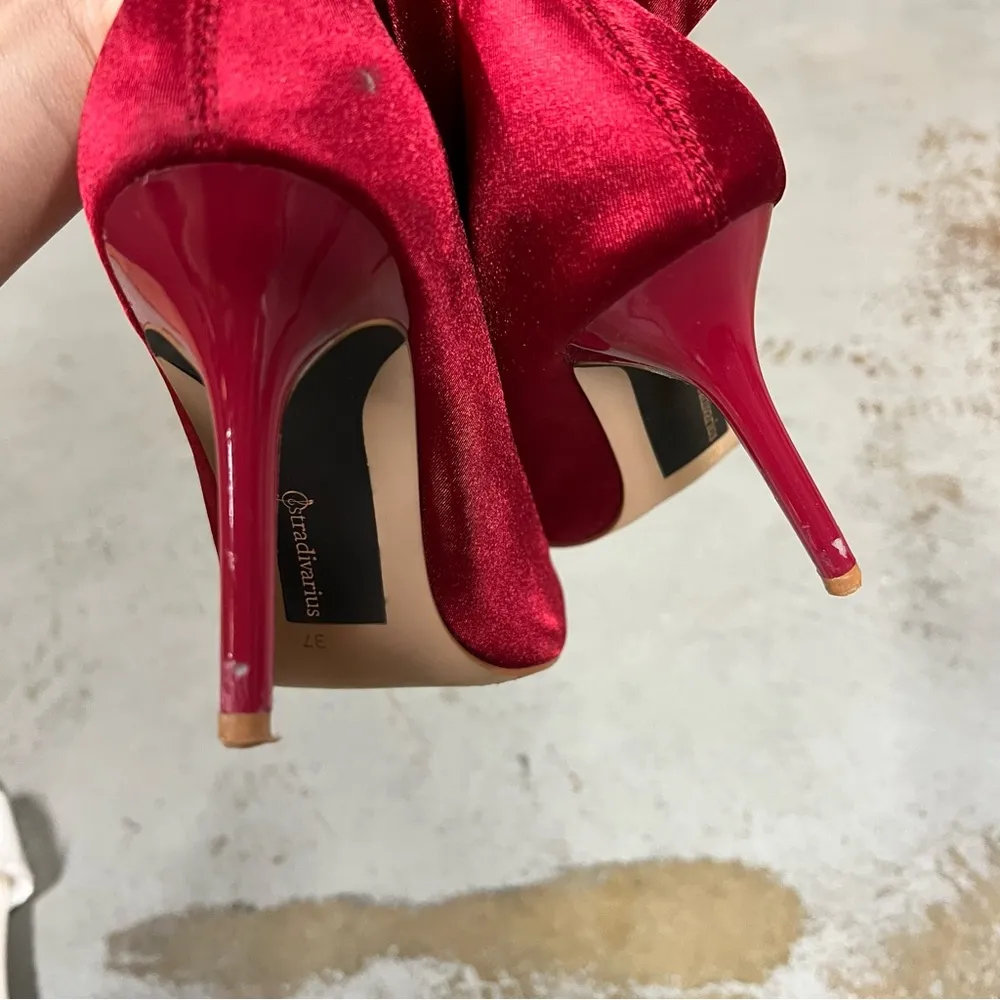 Stradivarius Red Pointy Toe Pull On Satin Sock Boots Size 37 GUC - Image 3