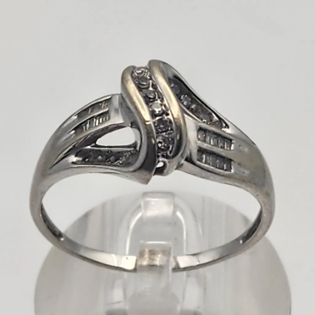 Sun 10 Karat White Gold & Diamond Ring (10.5) Silver - Image 2