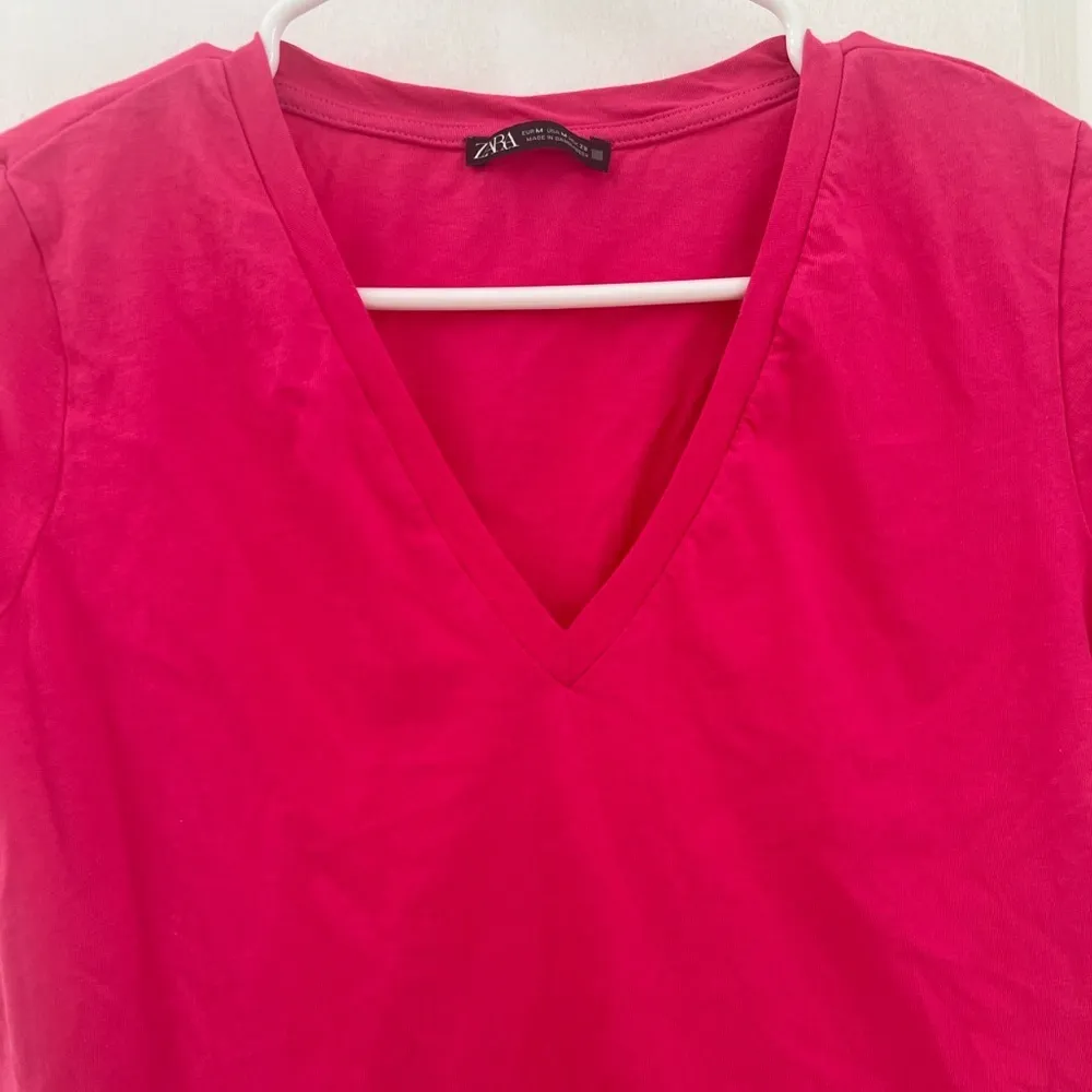 Zara Hot Pink Basic Vneck Cotton T-shirt (Size M) - Image 4
