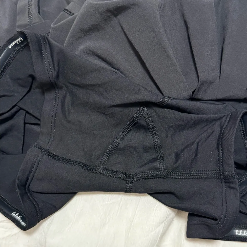 Lululemon play off the pleats skirt black SZ 6 EUC - Image 4