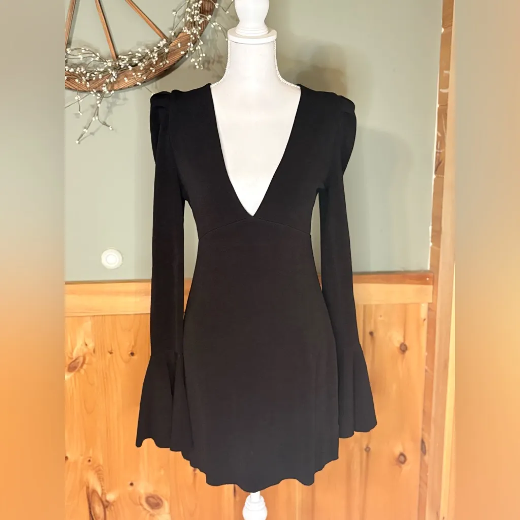 Free People black plunge dress with Statement Sleeves. Size Small - Image 3
