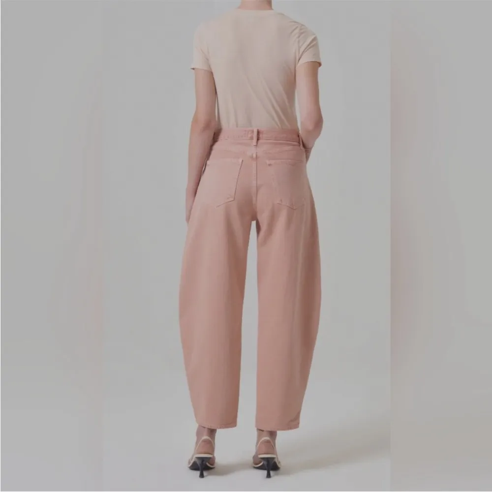 AGOLDE Mara Barrel Jeans in Pink Salt - Image 5