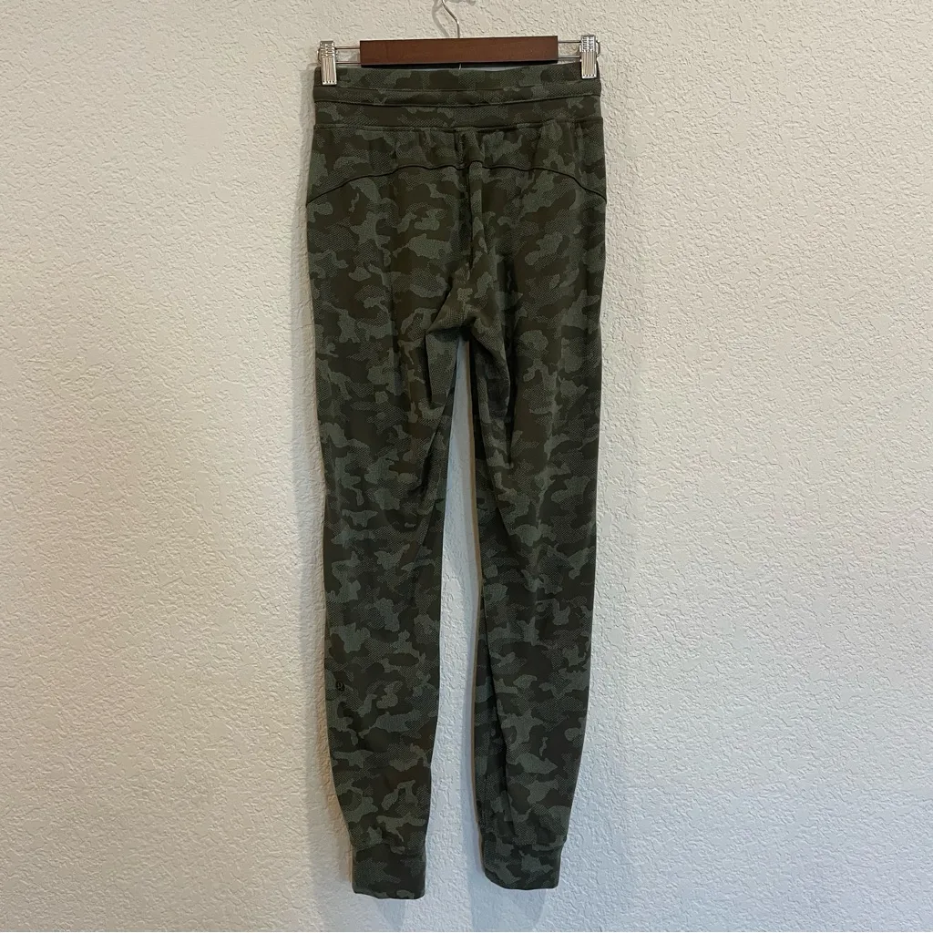 Lululemon Ready to Rulu Jogger 29” in Heritage Camo Dark Olive - Size 4 - Image 7