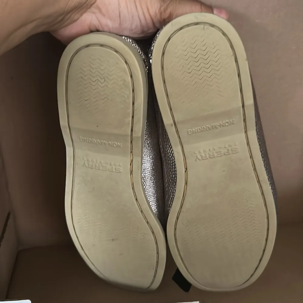 Sperry’s women’s moccasin boat shoes top-sider size 7 silver metallic snakeskin - Image 3