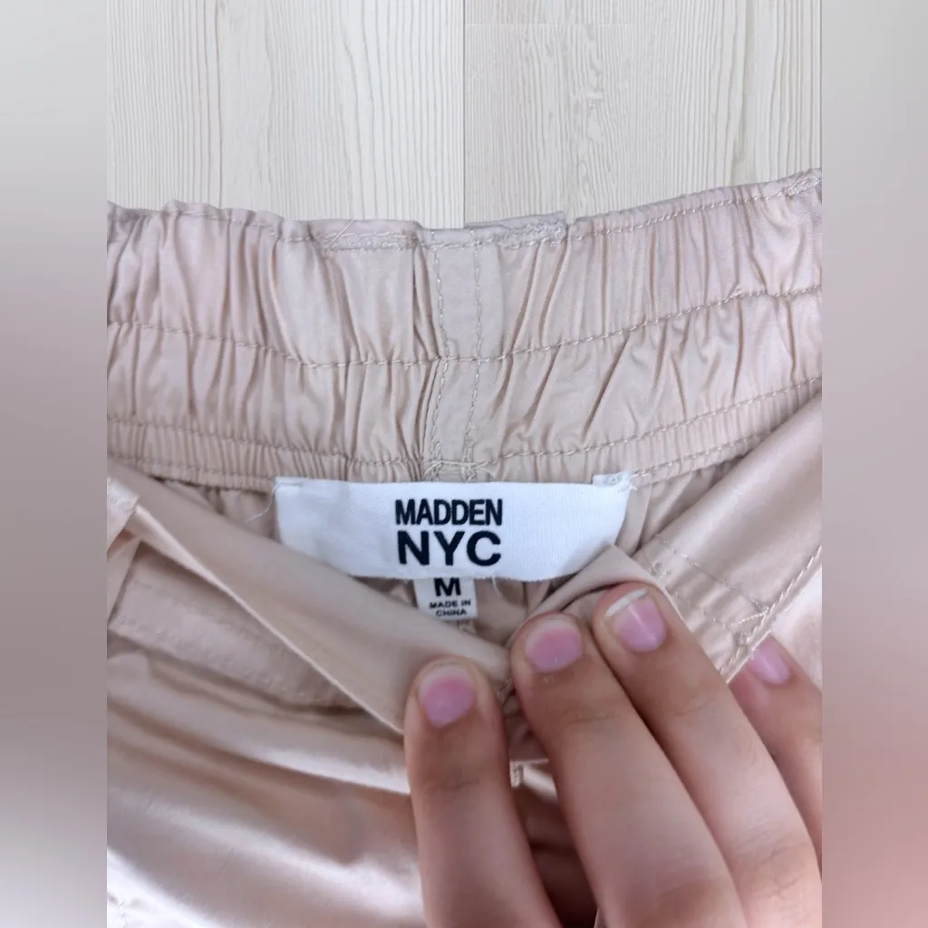 MADDEN NYC Women’s Utility Cargo Shorts Tan Size M - Image 4