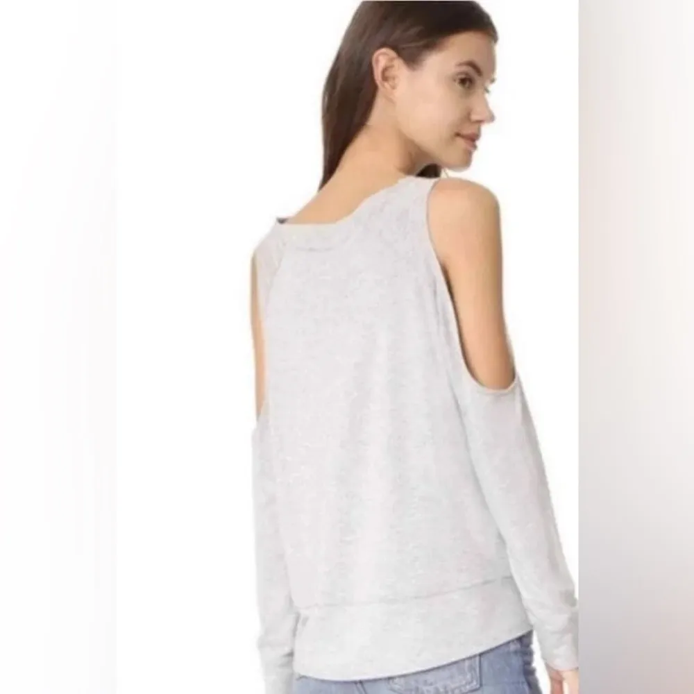 Cupcakes and Cashmere open shoulder top! Size medium. Gray! - Image 7