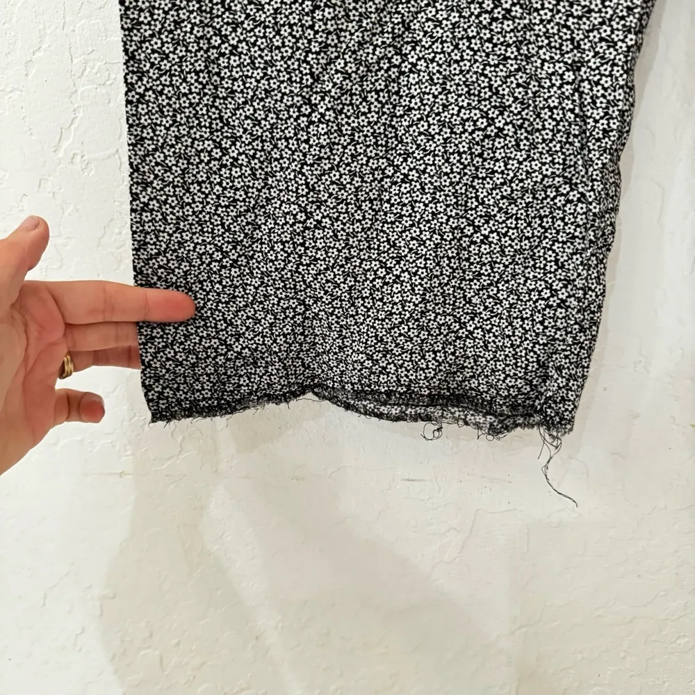 Vintage InModa Frayed Ankle Pull On Drawstring Ditsy Floral Wide Leg Pants Black Size undefined - Image 3