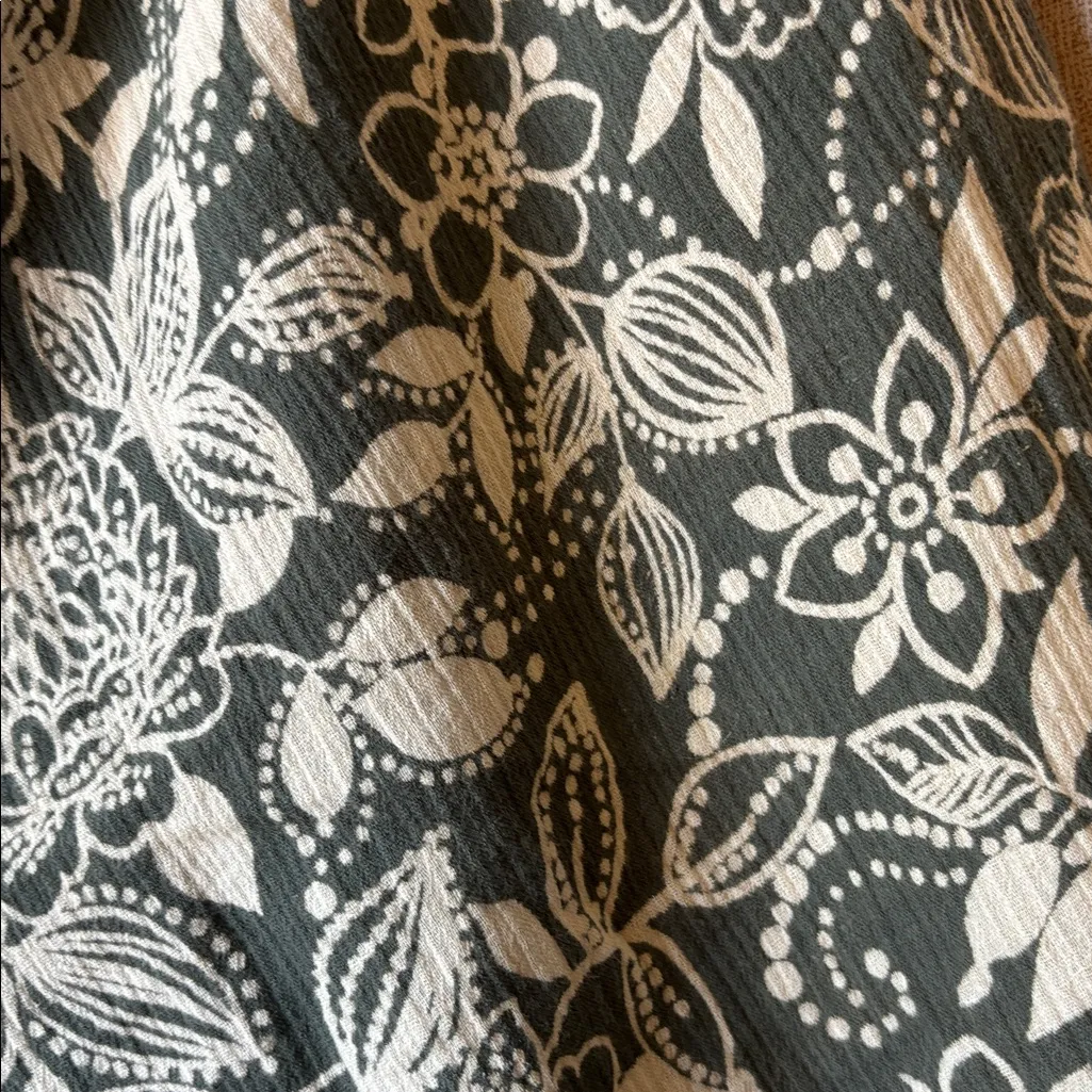 Erika  Green and cream Patterned cropped Pants petite large - Image 4