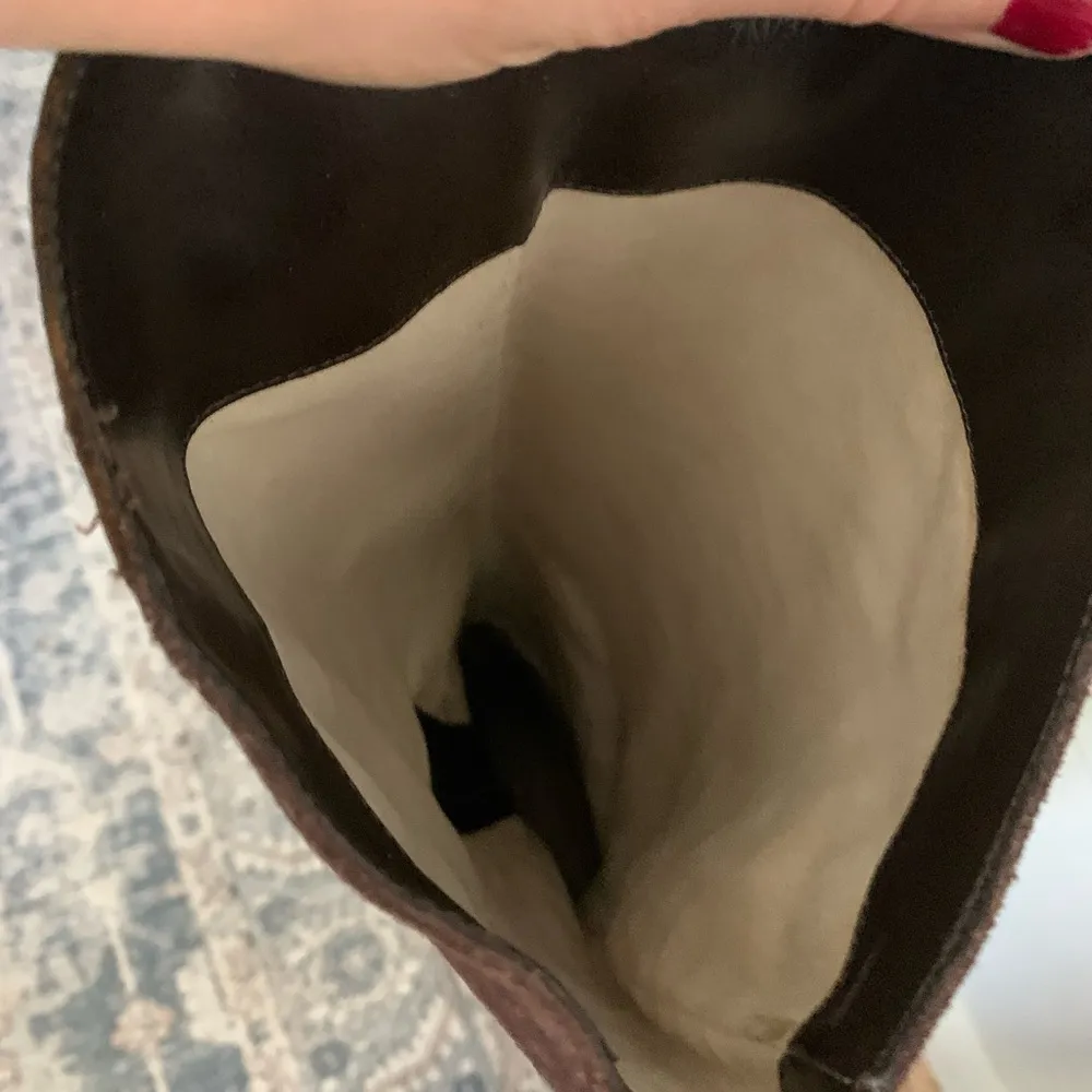 EUC Tall Dark Brown Vegan Suede Leather Western Heeled Boots Sz 7 Sole Society - Image 8