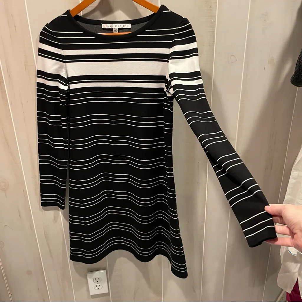 Super cute contrast stripe Max Studio shirt dress good quality long sleeve - Image 7