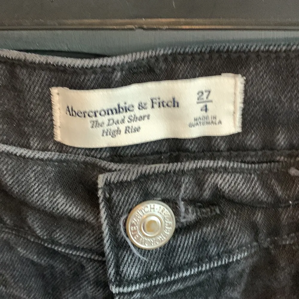 Abercrombie dad short high rise curve love black women’s 27 - Image 2