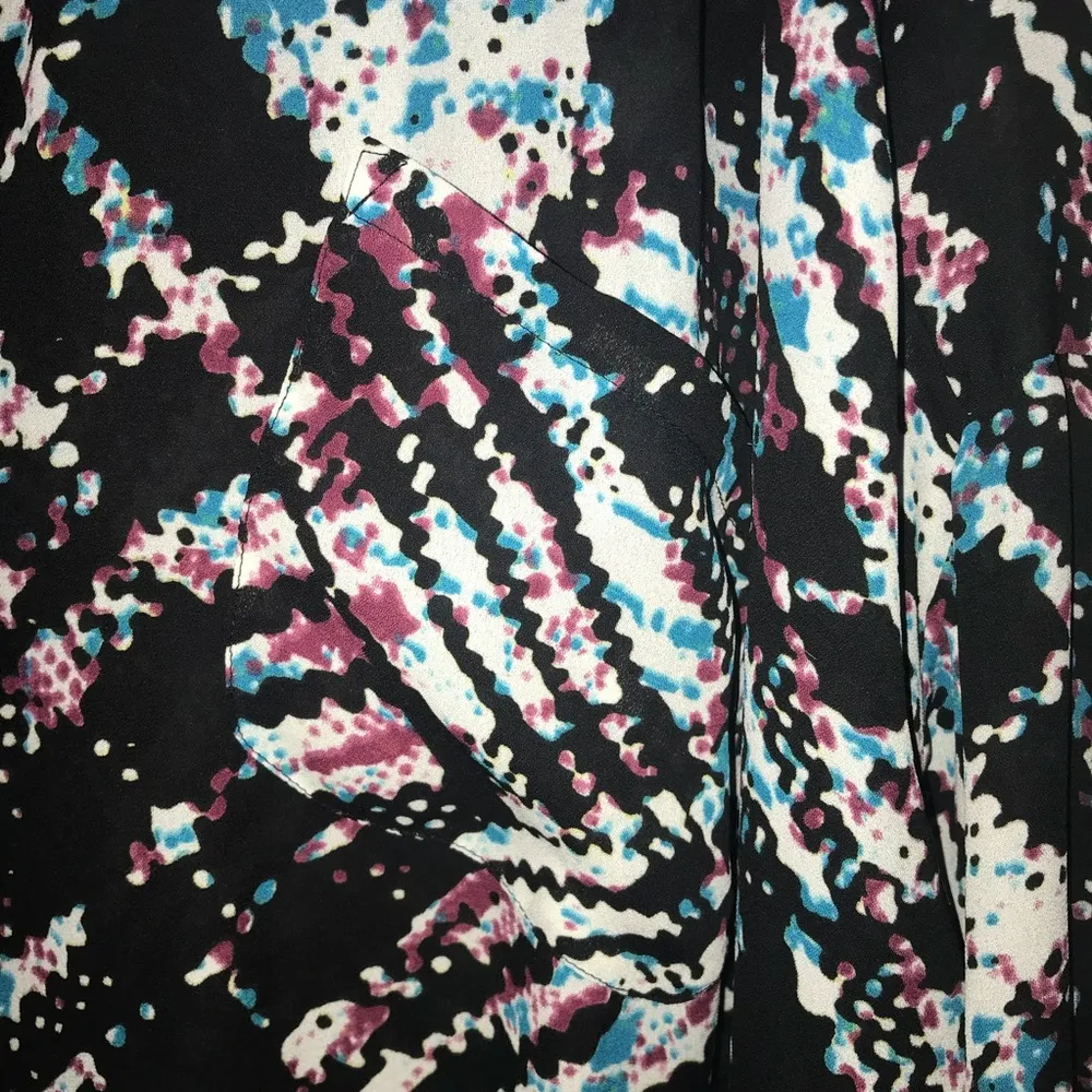 Vince Camuto Blouse Patterned Black w/ Pink Blue White Surplice Neck Sz L EUC - Image 7