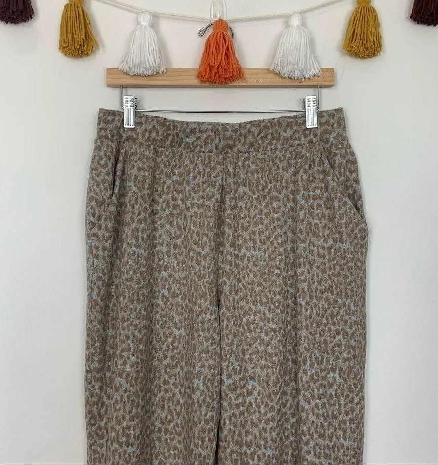 BeachLunchLounge  Leopard Print Jogger Sweatpants Size Large - Image 3