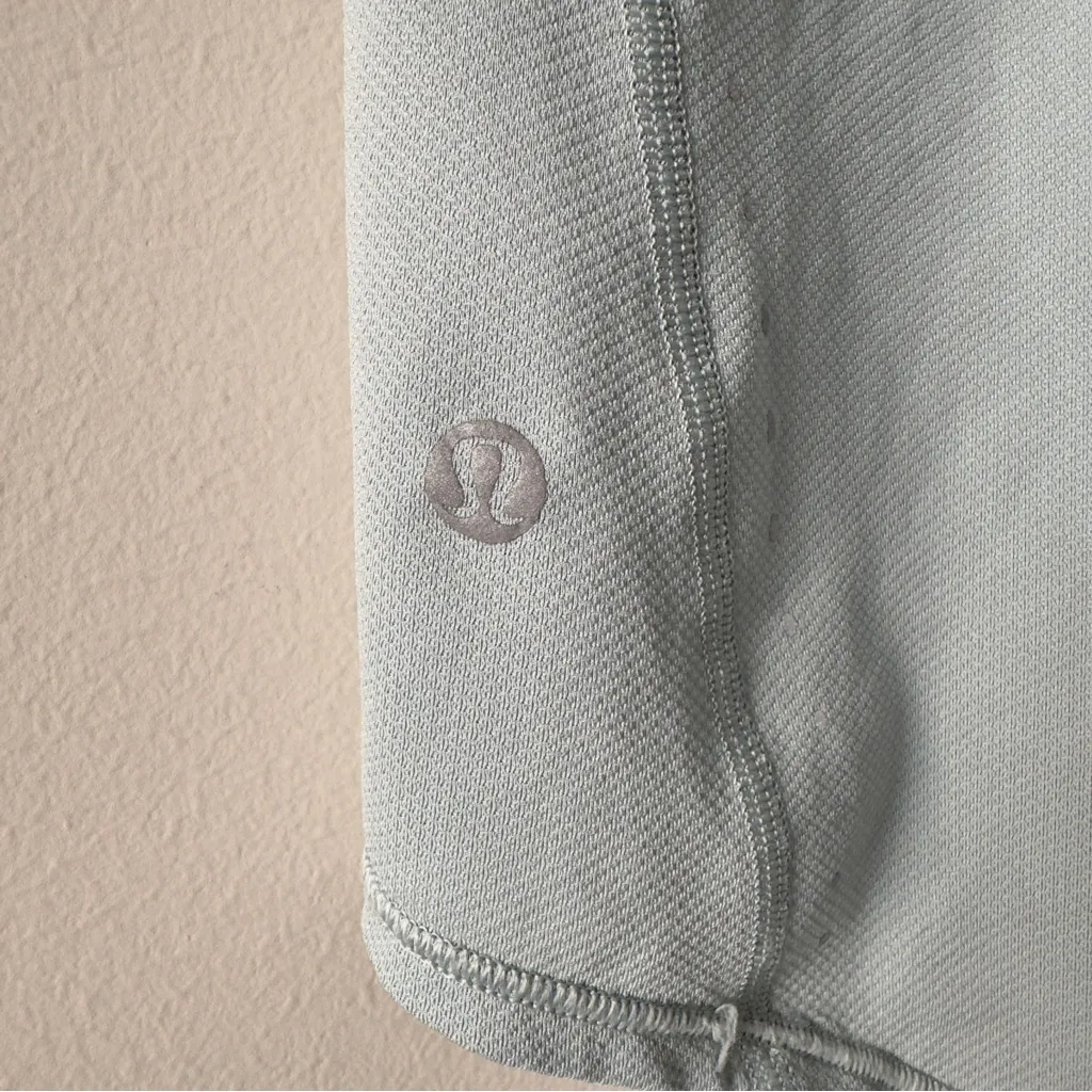 Lululemon Athletic pale green short sleeve tee top t-shirt stretch crew neck EUC - Image 6
