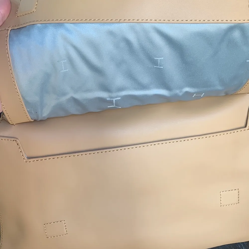 H by Halston tan and white snake embossed leather shoulder bag pre loved - Image 13