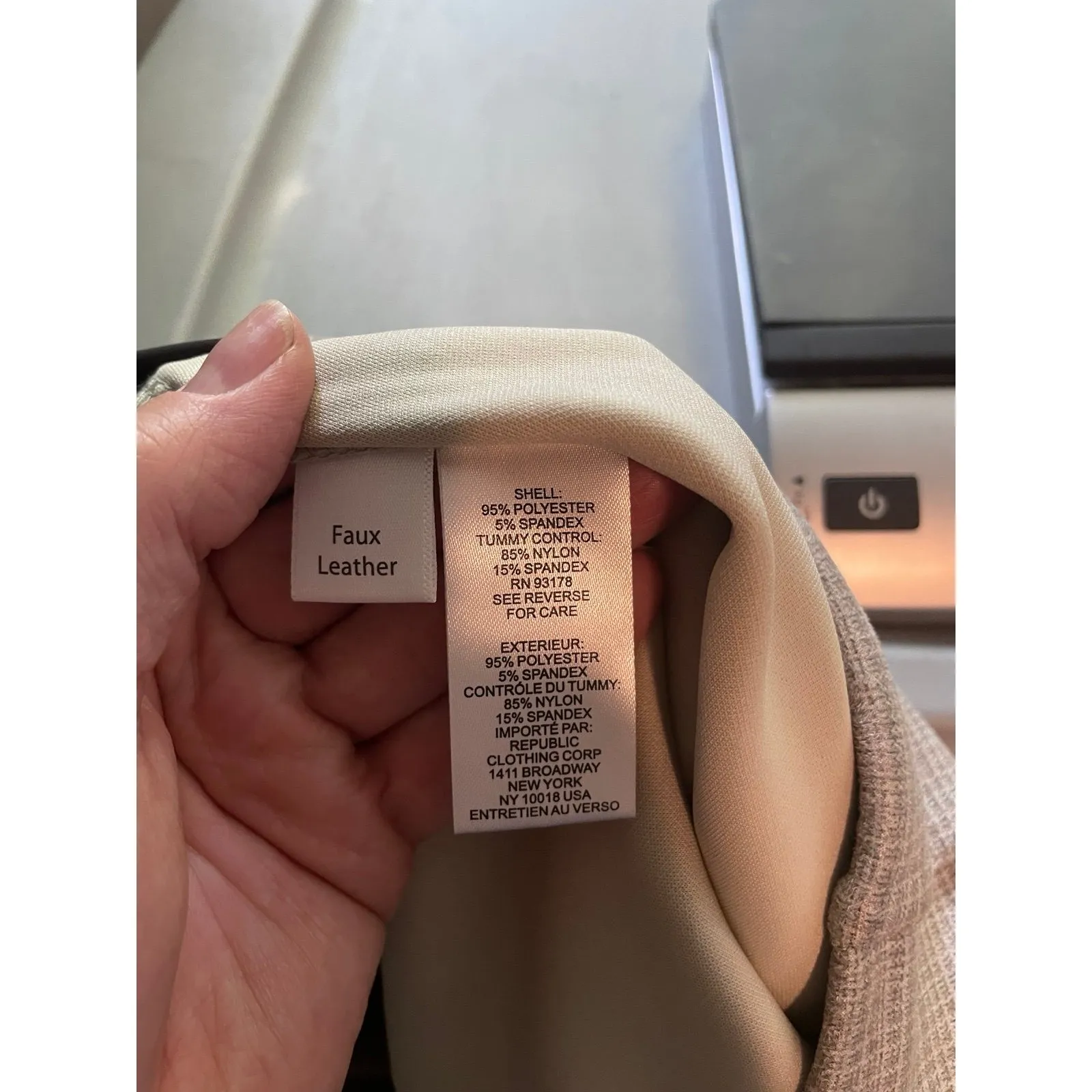 T Tahari tummy‎ control plaid faux leather pants size Medium #144 - Image 4