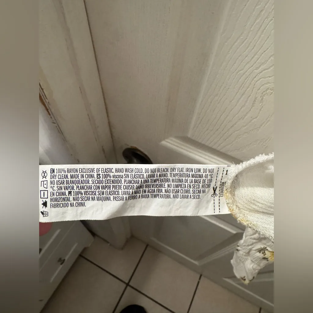 Forever 21 Ivory Top with Sunflower Print - Image 4