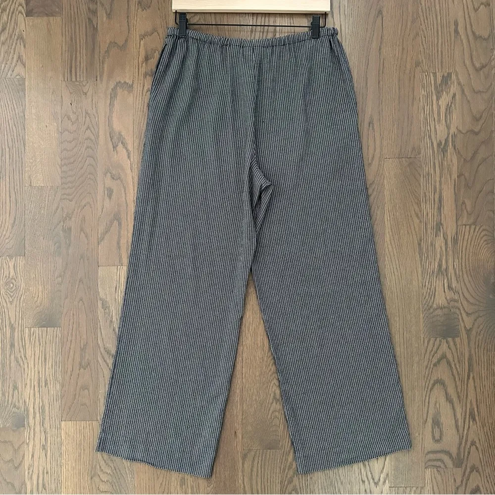 Old Navy Plaid Drawstring Straight Leg Draped Pant in Black and White Small - Image 7