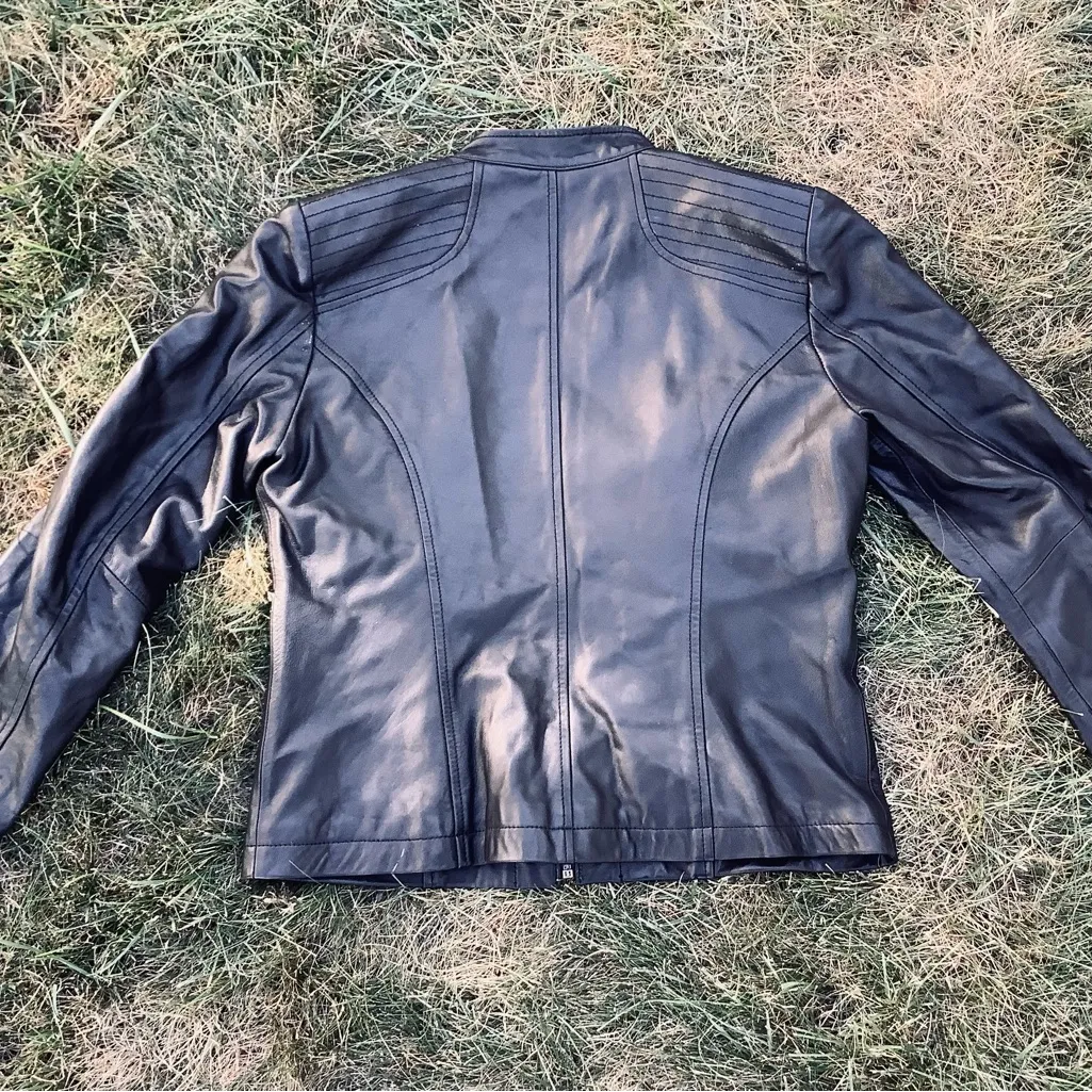 Genuine leather jacket 🌷stylish🌷 - Image 2