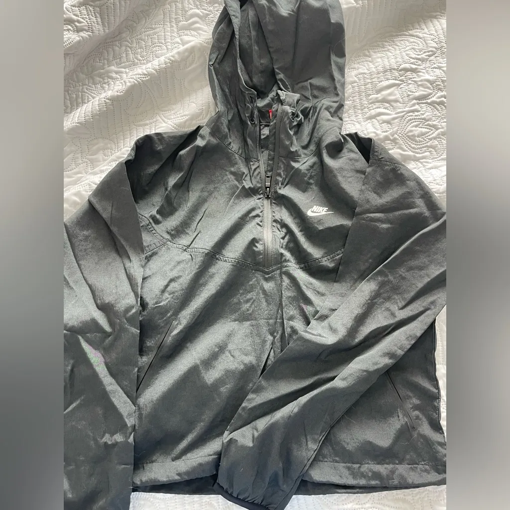 NIKE BLACK HOODED WINDBREAKER SIZE SMALL - Image 2