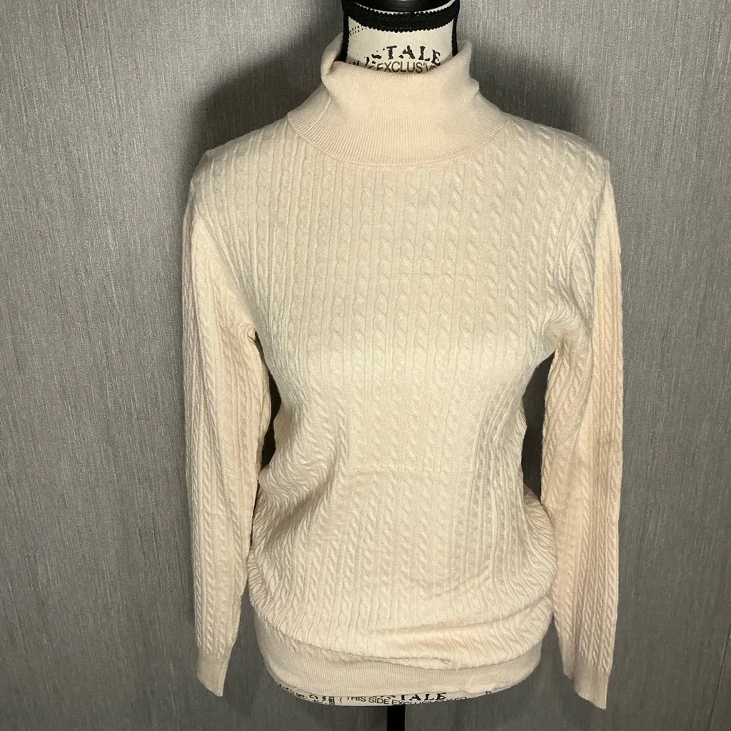 Zeagoo Cream Turtleneck Sweater Size Medium - Image 2