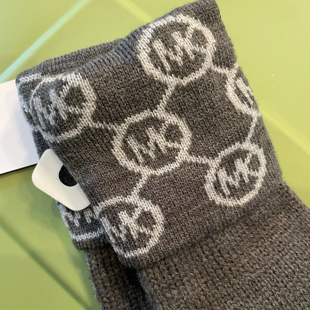 Michael Kors Argyle MK Logo Monogram Knit Gloves Charcoal Gray NEW - Image 4