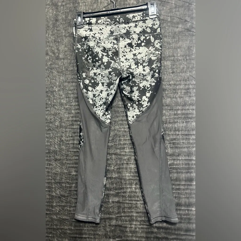 Under Armour HeatGear Compression Leggings Gray Black Camo Small(A231) - Image 3