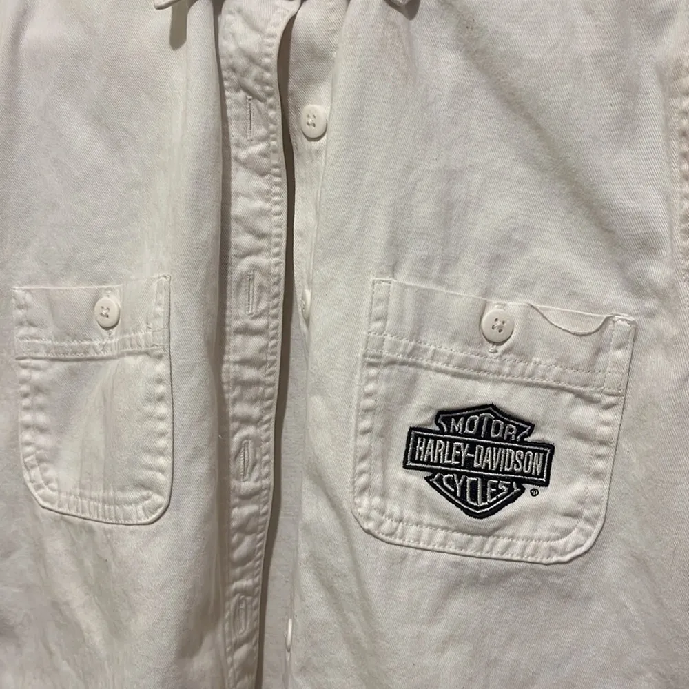 HARLEY DAVIDSON Woman’s White Short Sleeved Button Up Top Size XS - Image 2