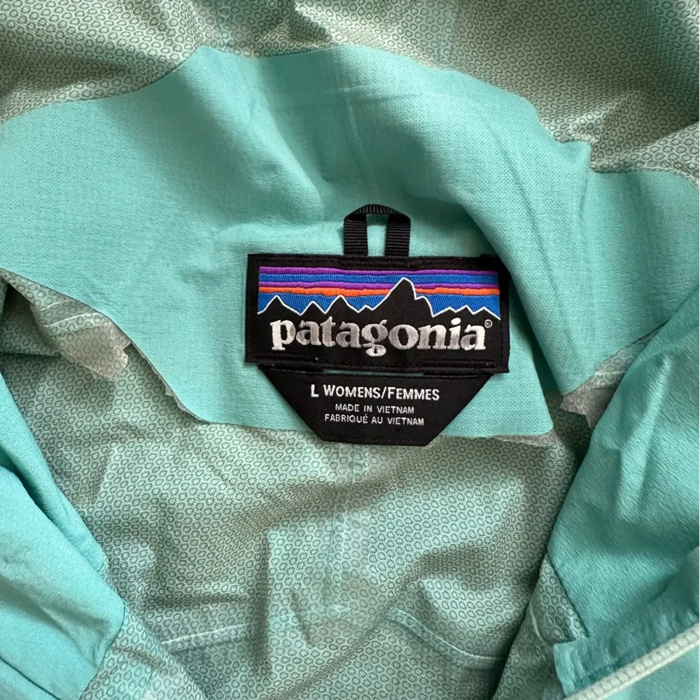 Patagonia lightweight windbreaker jacket - Image 3